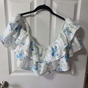 BY EGREIS Off Shoulder Crop Top